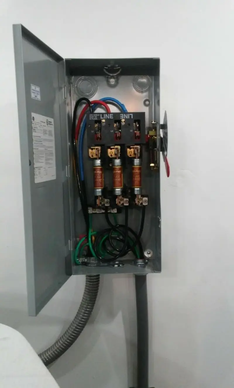 Three-phase disconnect switch installed for Smoke Detector Installation in Warrior